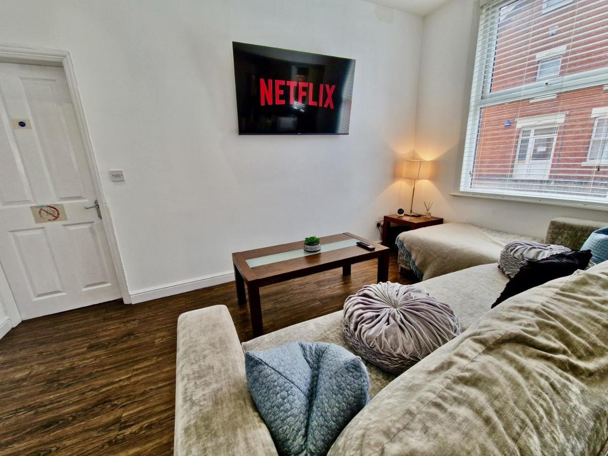 Incredible Private Rooms All With Private Bathrooms In A Fully Serviced House Next To City Centre With Free Parking コヴェントリー エクステリア 写真